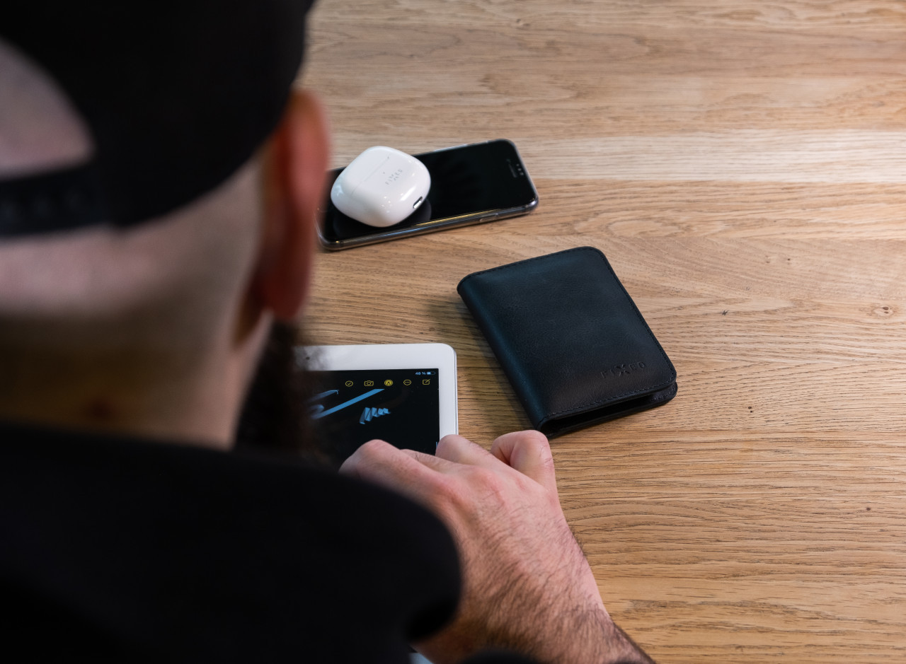 Kožená peněženka FIXED Wallet XL, černá