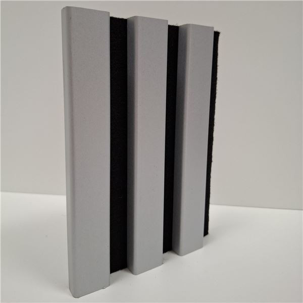 Akustický panel na filcu - 2,08 m2, folie, stříbrn