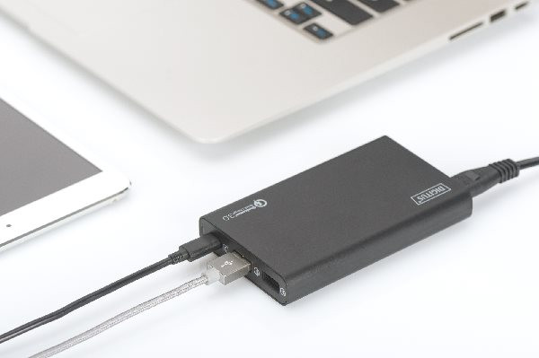Digitus Univerzální cestovní nabíjecí stanice USB, 40 W, 2x USB A Quick Charge 3.0, 1x USB C, (EU / US / UK)