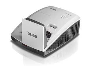 BenQ DLP Projektor MH856UST+ /1920x1080 1080p/3500 ANSI lm/0,33:1/10 000:1/HDMI/repro/Ultra Short Throw/Wall Mount Kit 