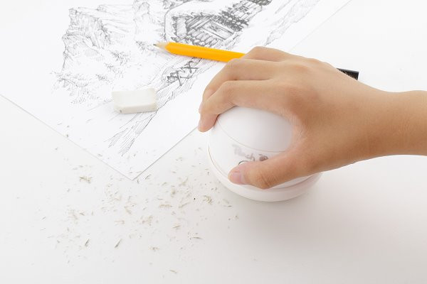 Akce!!! PEACH PA131 - mini stolní vysavač, nabíjecí, USB dobíjení, bílý