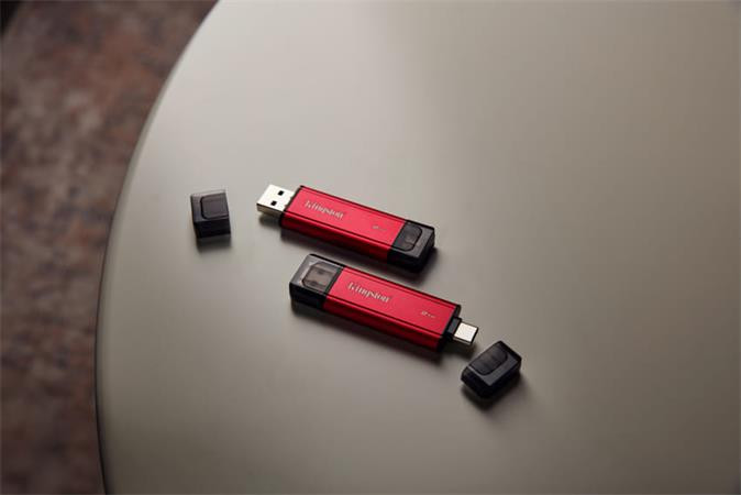 Kingston Flash SSD 1TB  Dual USB-A/C Portable, Up to 1050MB/s USB 3.2 Gen 2