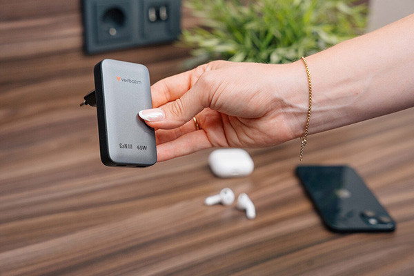 Nabíječka Essentials Slim, GaN nabíječka do sítě USB-C1 PD 3.0 , USB-C2 PD 3.0, šedá, 65W