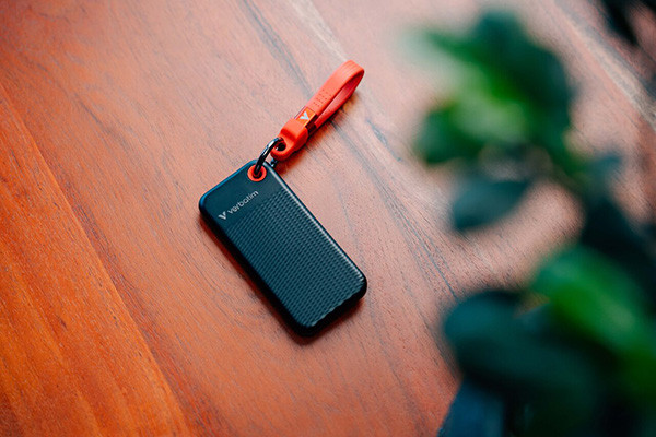 SSD Externí Verbatim Pocket SSD Black/red, 32417, 256GB, černý/červený, M.2, obsahuje USB C kabel a pytlík, USB-C