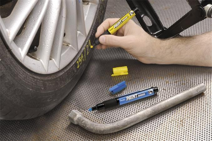 Popisovač "MMP20", bílá, 2 mm, kuželový hrot, PENTEL MMP20-WO