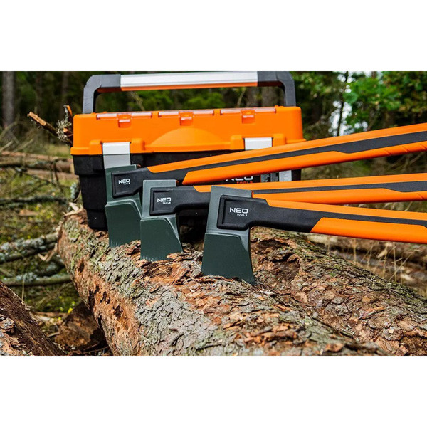 NEO TOOLS sekera 27-030, celková hmotnost 650g, hmotnost hlavy 400g, délka sekery 35.5cm