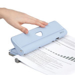 Děrovačka "720", 4 otvory, světle modrá, 20 listů, RAPESCO