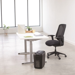Fellowes automatický skartovací stroj LX 65 s křížovým řezem