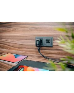 Verbatim, Miniaturní nabíječka GaN s displejem 2 x USB-C / 1 x USB-A, černá, 65W, Vyměnitelné zástrčky (EU, UK, US)
