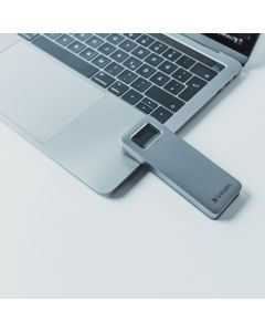 SSD Externí Verbatim Executive Fingerprint Secure, 53657, 1000GB, šedý, šifrovaný(256-bit AES) s čtečkou otisků prstů, 2.5", USB-C